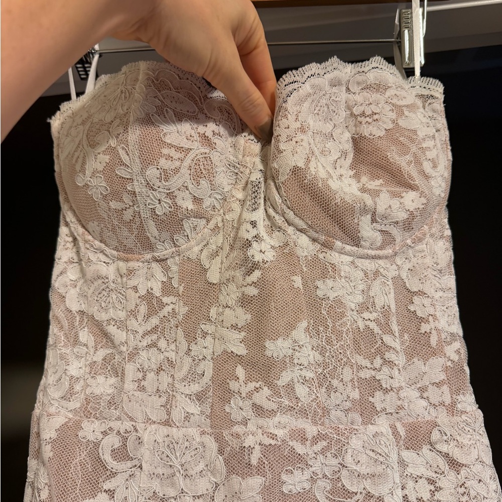 V. Chapman Betty Dress in White Chantilly Lace - Size 6 - Picture 5 of 8